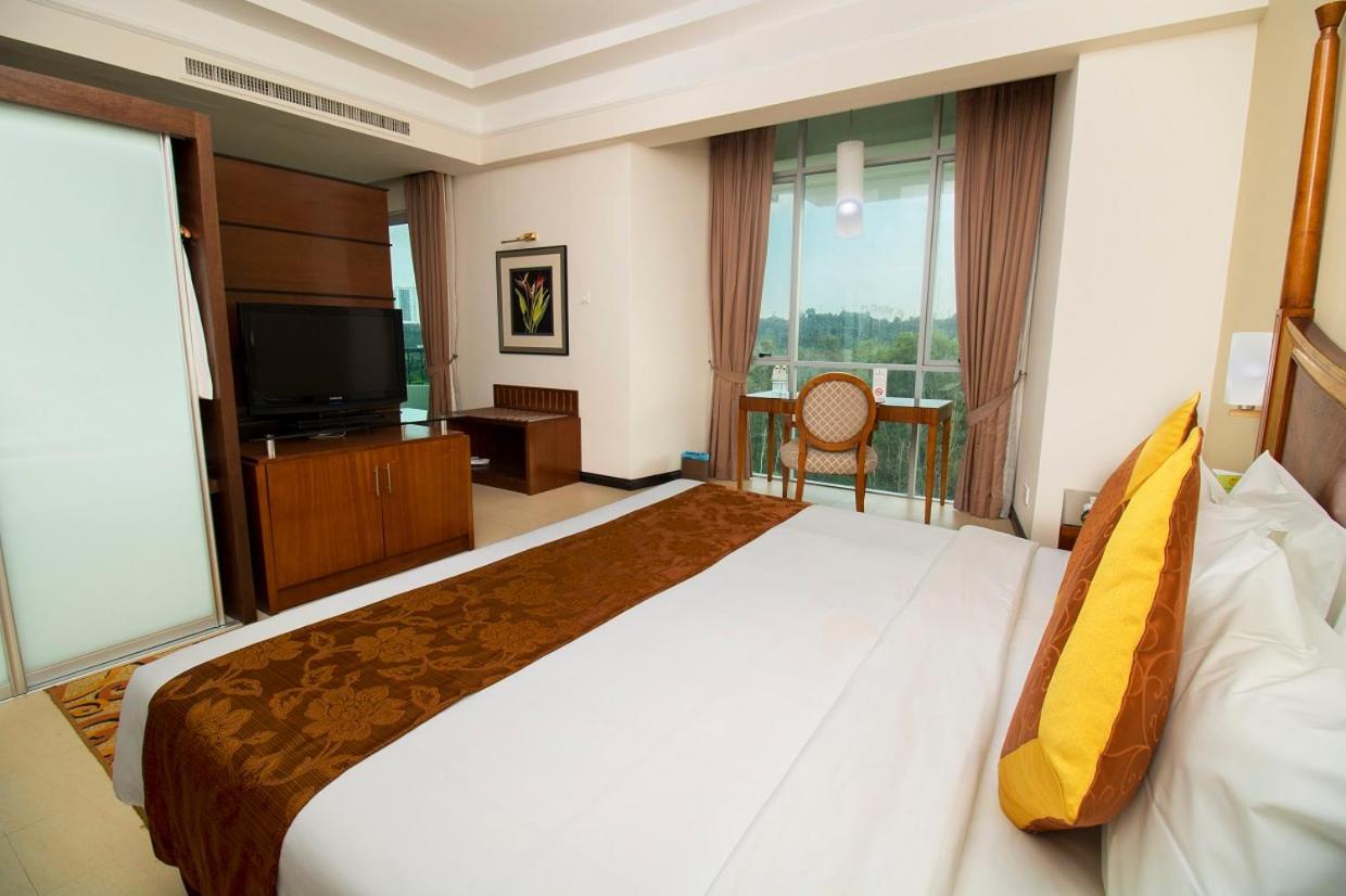 Nilai Springs Resort Hotel Luaran gambar
